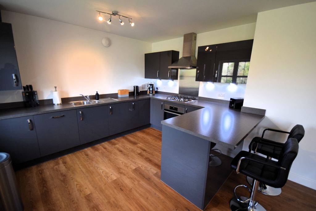 2 bed flat to rentHaydock Drive, Carlisle CA2 photo 3