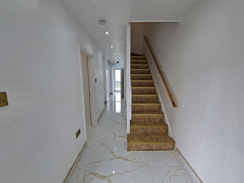 Additional image 14 of 5 bed terraced house to rentBramall Court, Peterborough PE3