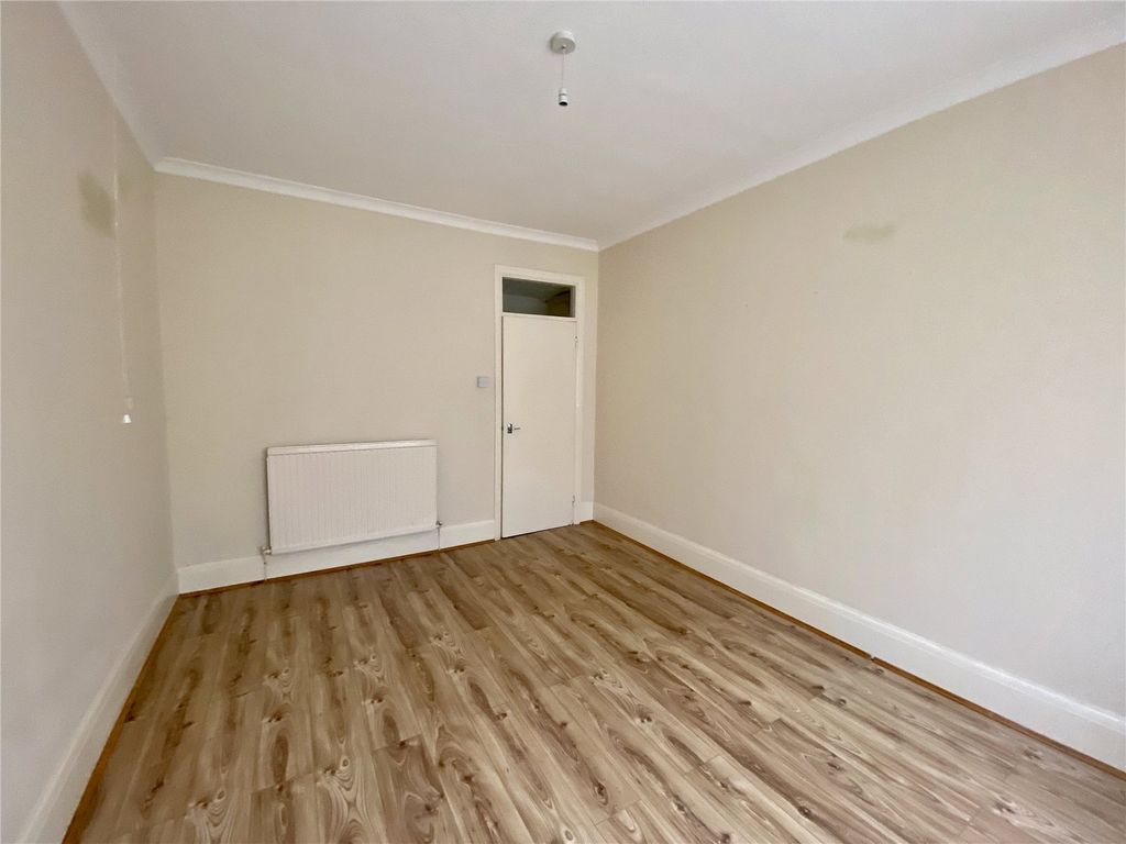 Additional image 8 of 2 bed flat to rentFlat 1, Albion Stores, Clarence Street, Pembroke Dock SA72