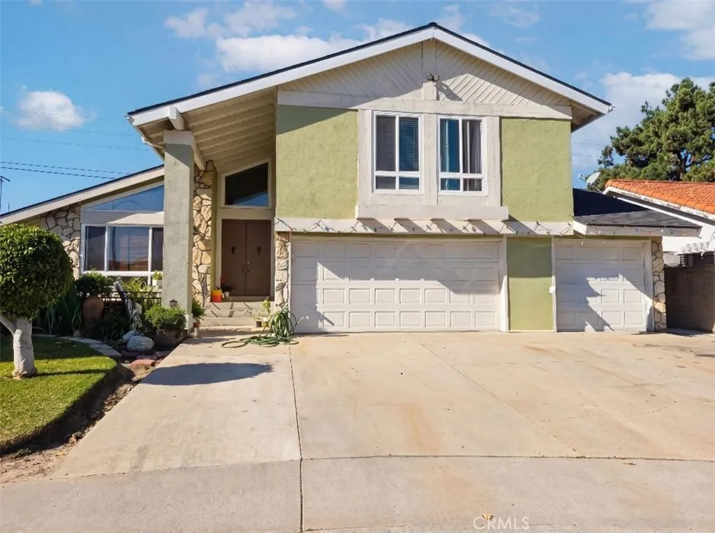 2818 S Deegan Dr, Santa Ana, CA 92704
