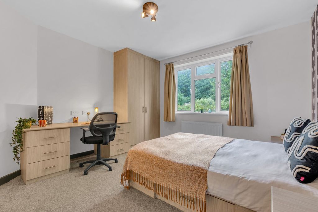 Additional image 9 of 5 bed shared accommodation to rentAsh Road, Leeds LS6