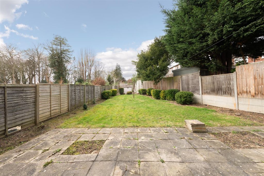 Additional image 2 of 4 bed property to rentMansfield Avenue, Barnet EN4