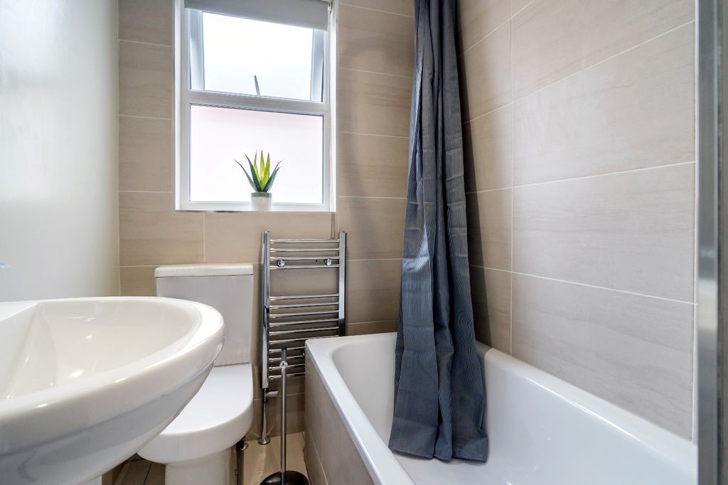 Additional image 14 of 6 bed flat to rentWilmslow Road, Fallowfield, Manchester M14