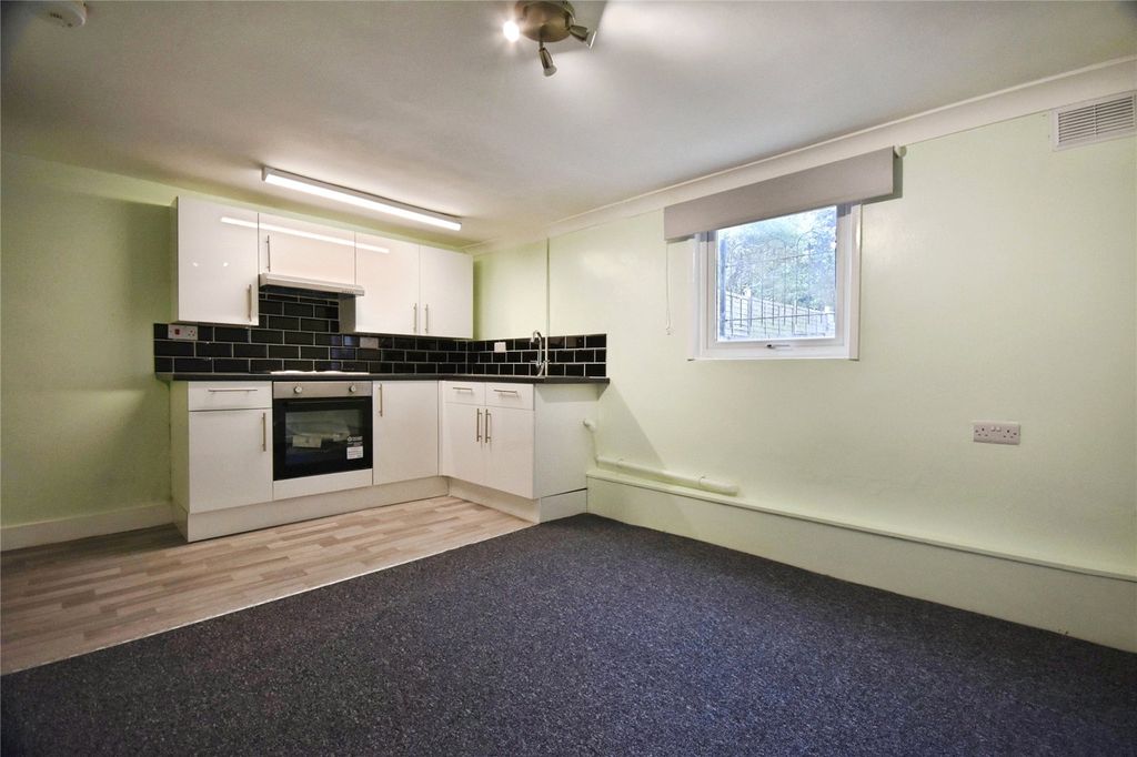 Additional image 2 of 1 bed flat to rentBedford Road, Reading RG1