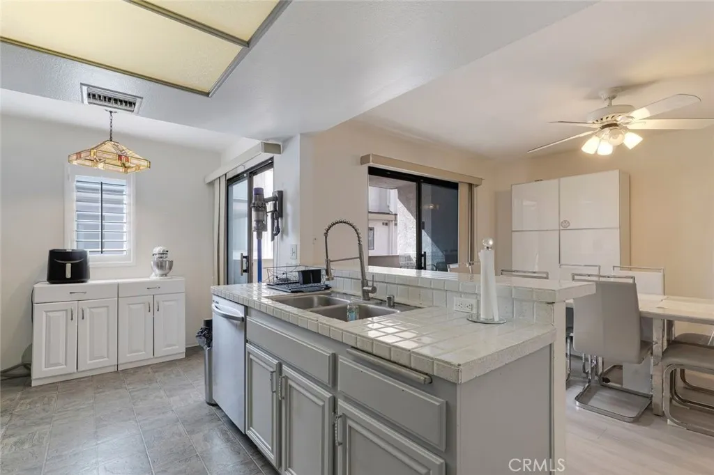 Additional image 11 of 10231 Independence Ave Unit C17, Chatsworth, CA 91311