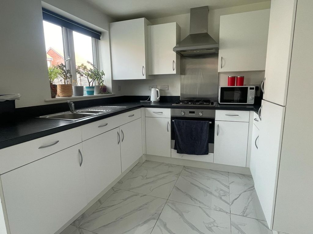 Additional image 2 of 3 bed semi-detached house to rentBolehyde Close, Swindon SN3
