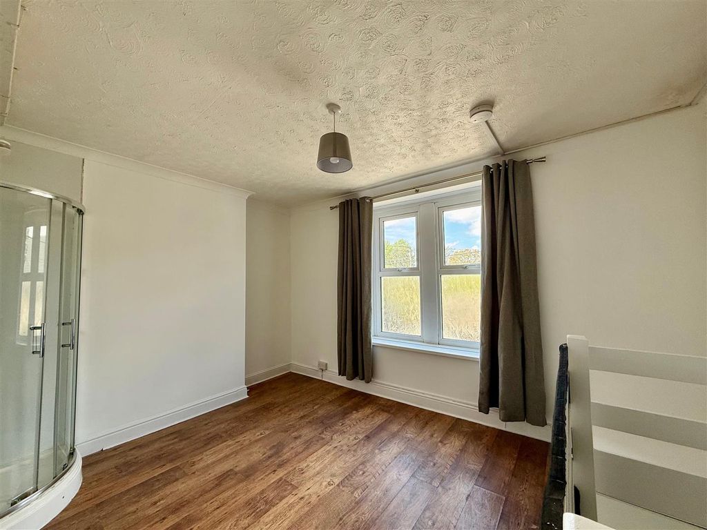 Studio to rentPenybont Road, Pencoed CF35 photo 3