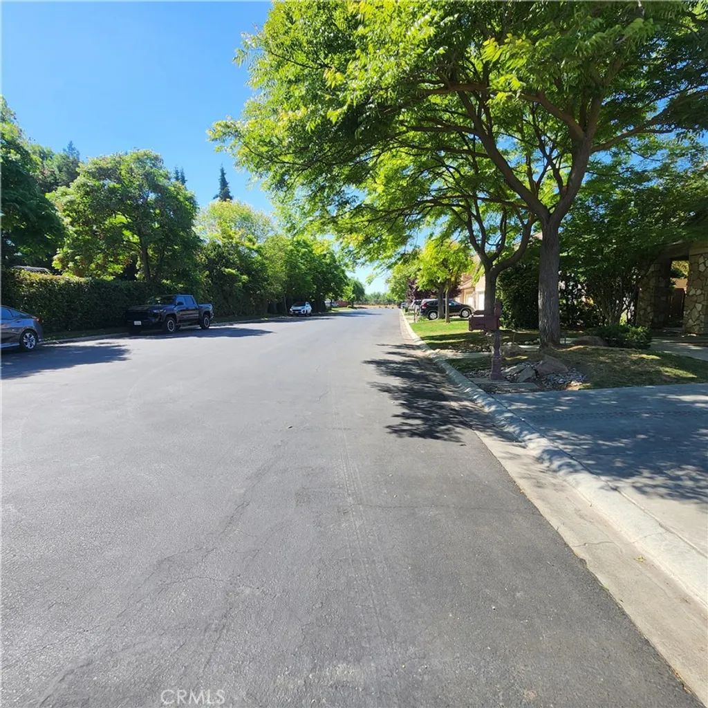 4479 N Emerald Peak Drive, Clovis, CA 93619