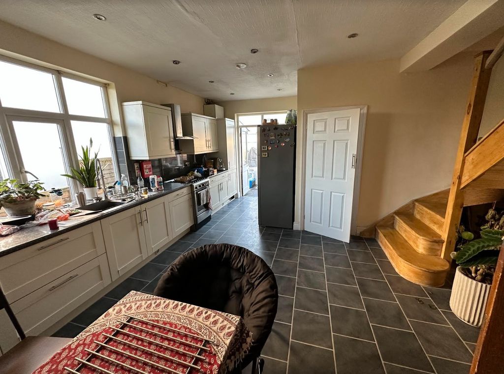 Additional image 11 of 6 bed semi-detached house to rentGloucester Road North, Bristol BS7