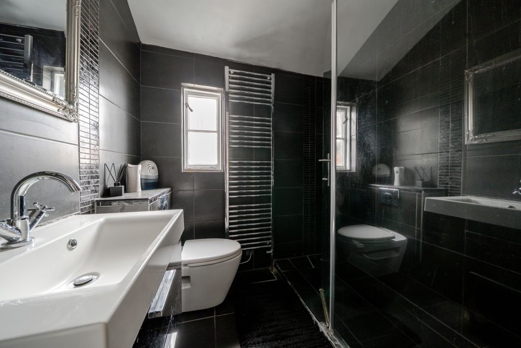 Additional image 10 of 4 bed terraced house to rentClarendon Avenue, Leamington Spa CV32