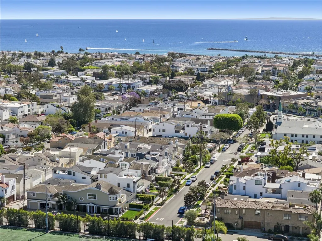716 Heliotrope Ave, Corona Del Mar, CA 92625