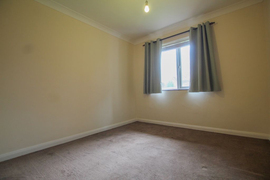 Additional image 8 of 2 bed flat to rentStroud Green, Newbury RG14