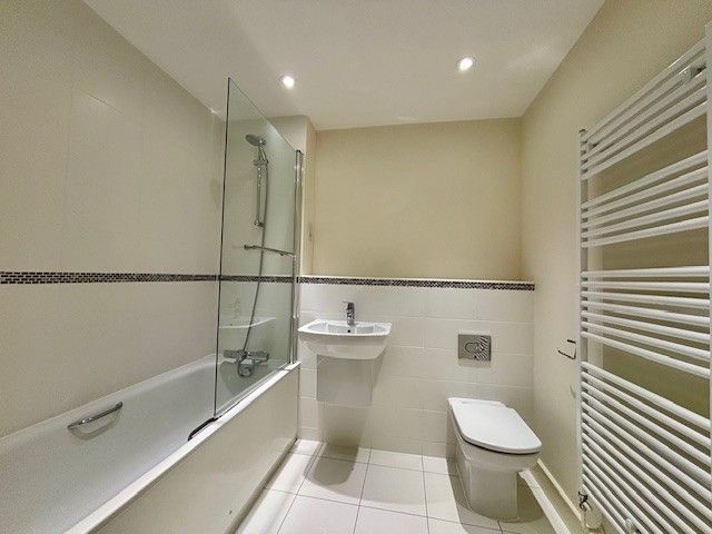 Additional image 9 of 2 bed flat to rentHillview Place, Newbury RG14