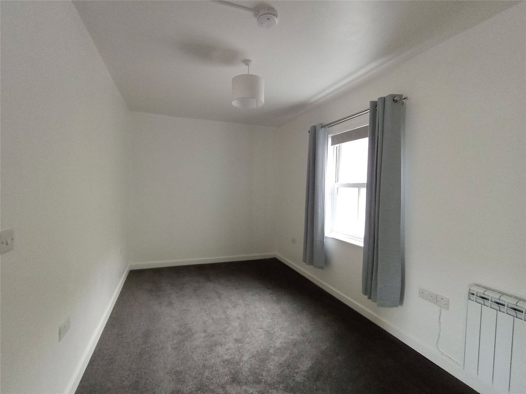 Additional image 6 of 1 bed flat to rentFlat 1 Poole House, Francis Street, Milford Haven, Pembrokeshire SA73
