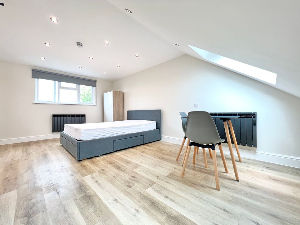 Additional image 4 of Room to rentPark Road, Ilford IG1