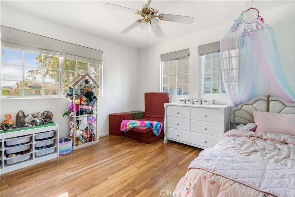 Additional image 15 of 17145 Strathern Street, Lake Balboa, CA 91406