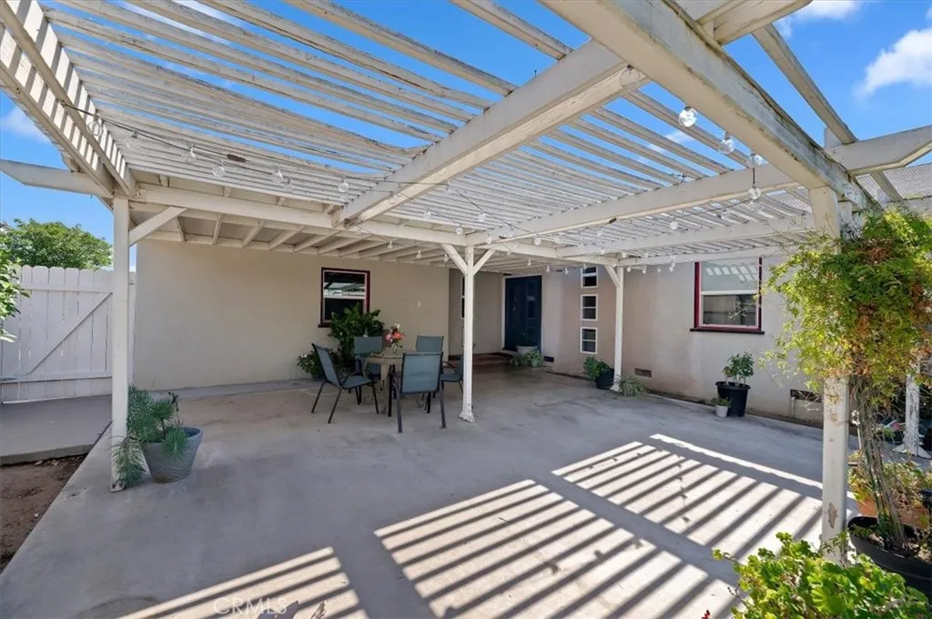 4883 El Molino Avenue, Riverside, CA 92504
