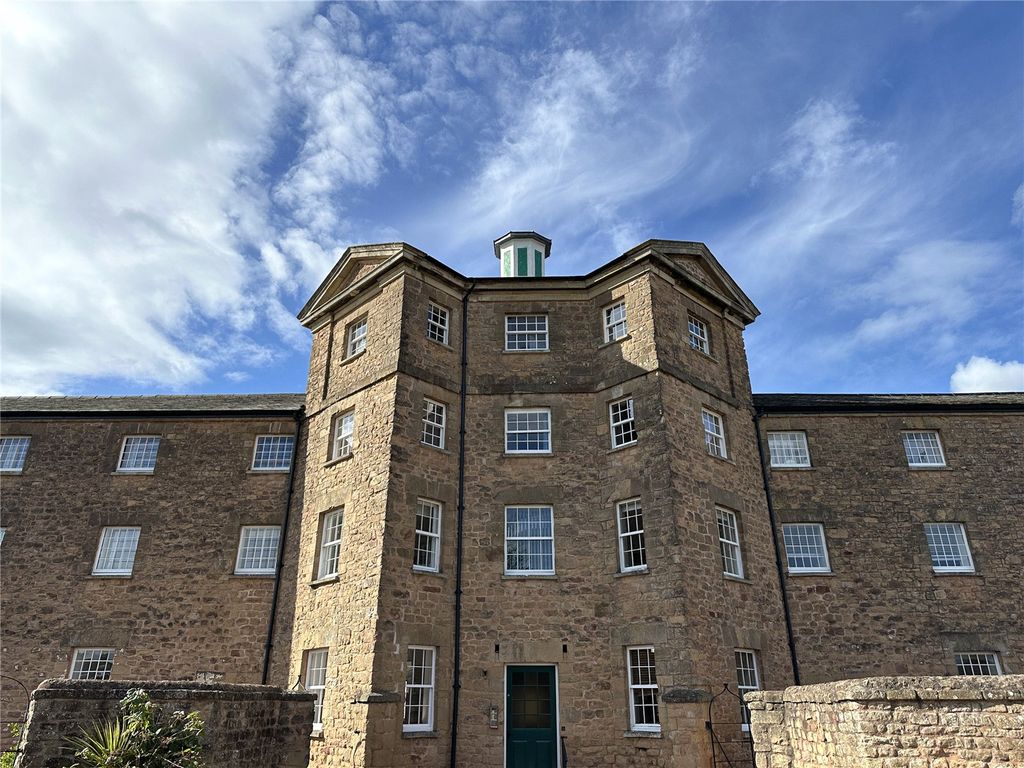 3 bed flat to rentLong Street, Williton, Taunton TA4