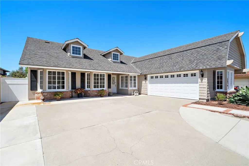 21191 Binghampton Cir, Huntington Beach, CA 92646 photo 2