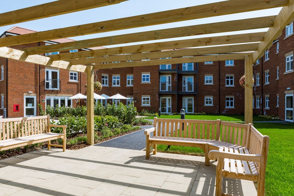 Additional image 3 of 2 bed flat to rentPinewood Gardens, Southborough, Tunbridge Wells TN4