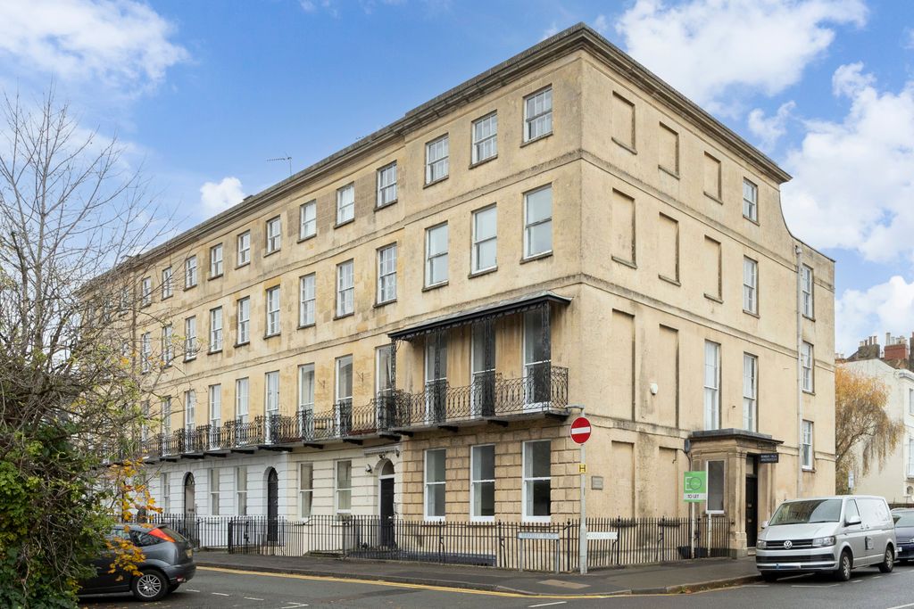 Additional image 3 of 1 bed flat to rentBerkeley Street, Cheltenham GL52