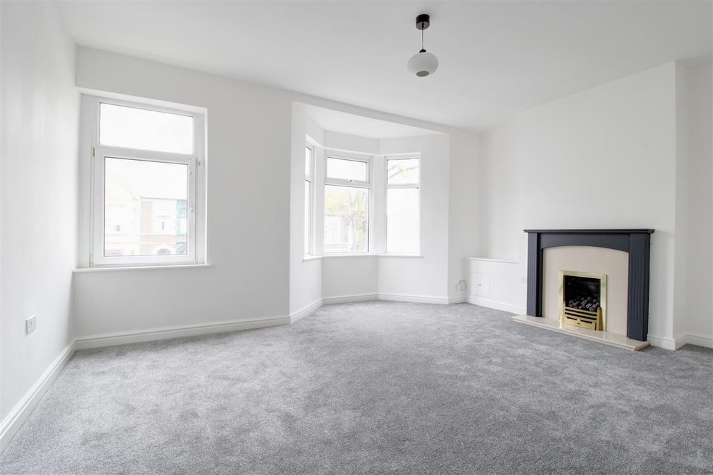 Additional image 2 of 2 bed flat to rentTynewydd Road, Barry CF62
