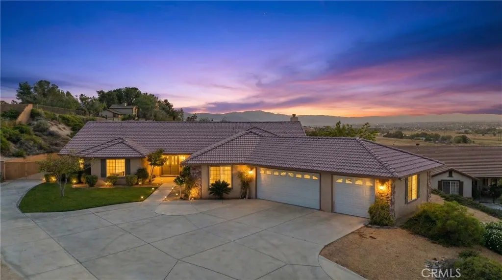 20159 Majestic Dr, Apple Valley, CA 92308