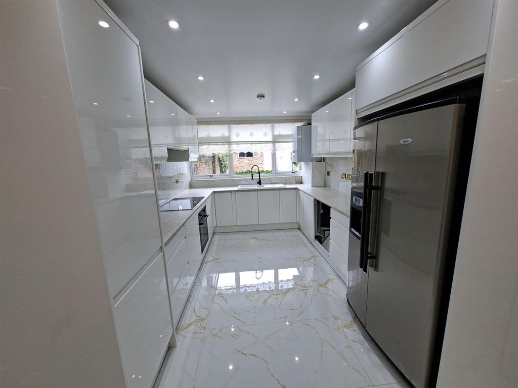 Additional image 3 of 5 bed terraced house to rentBramall Court, Peterborough PE3