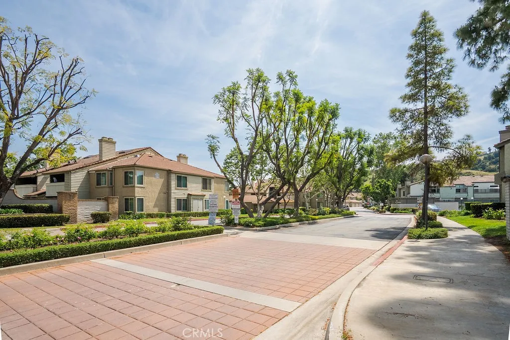 23 Willowcrest Ln, Pomona, CA 91766