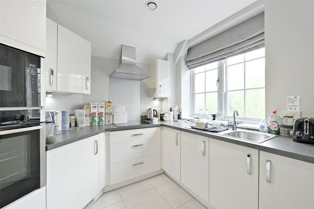Additional image 3 of 2 bed flat to rentFosseway, Stow On The Wold, Cheltenham, Gloucestershire GL54