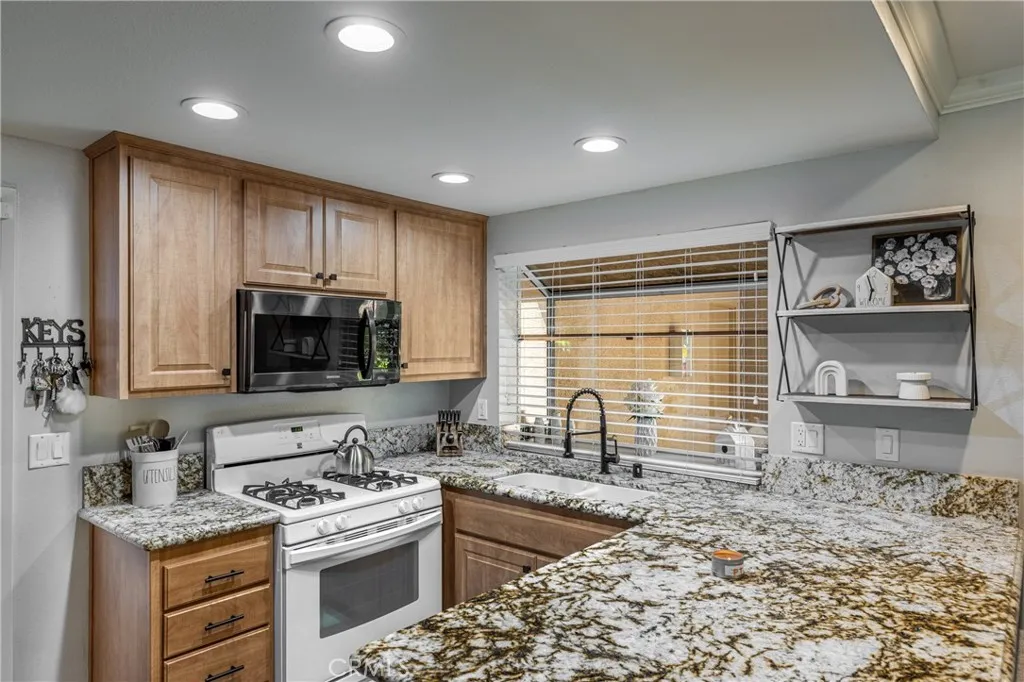 Additional image 7 of 22701 Copper Hill Dr Unit 33, Saugus, CA 91350