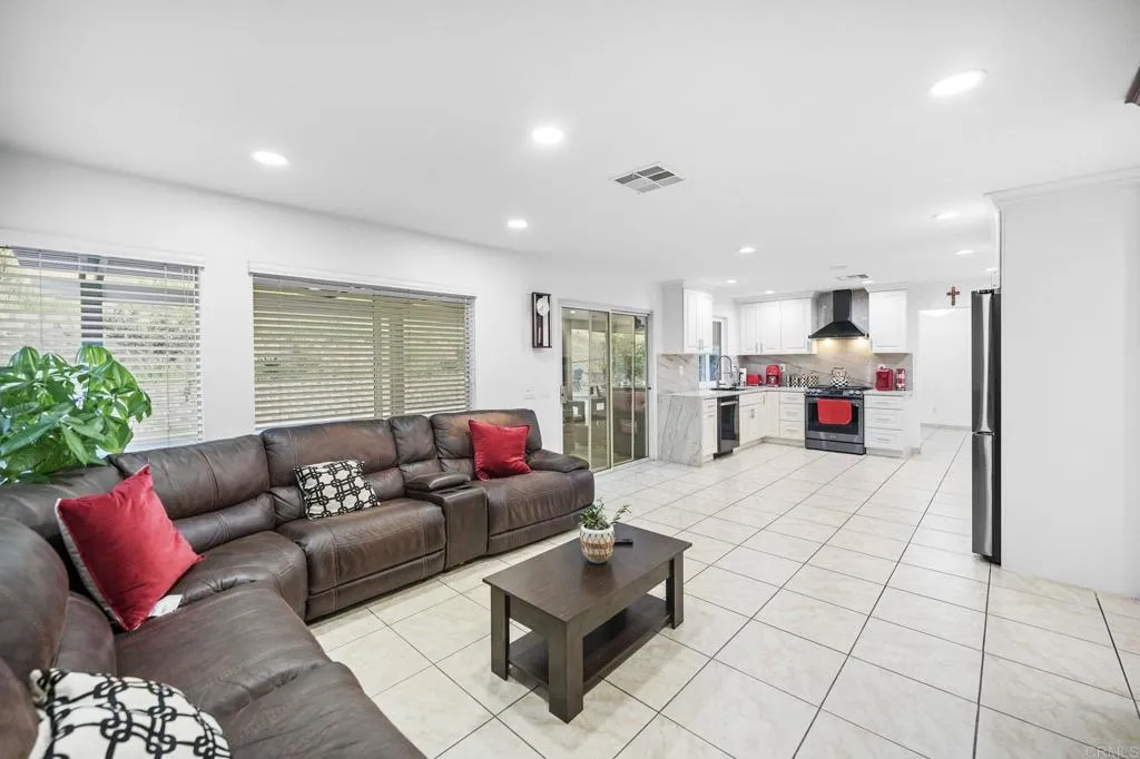 Additional image 13 of 8339 E County Dr, El Cajon, CA 92021