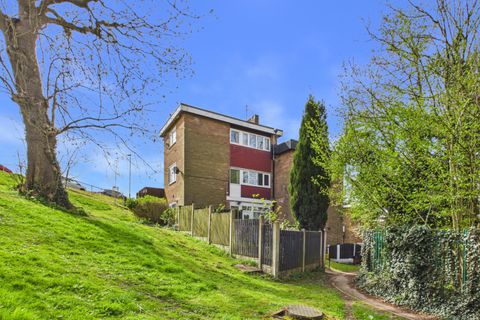 Spotswood Road, Gleadless Valley. S14