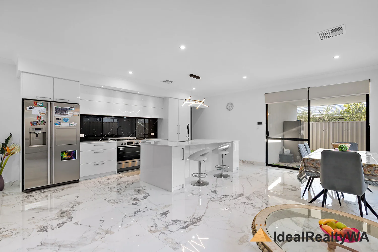 18 Desert Pea Loop, Piara Waters WA 6112