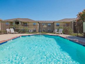 303 N. Hyde Park, Cleburne, TX, 76033 photo 3
