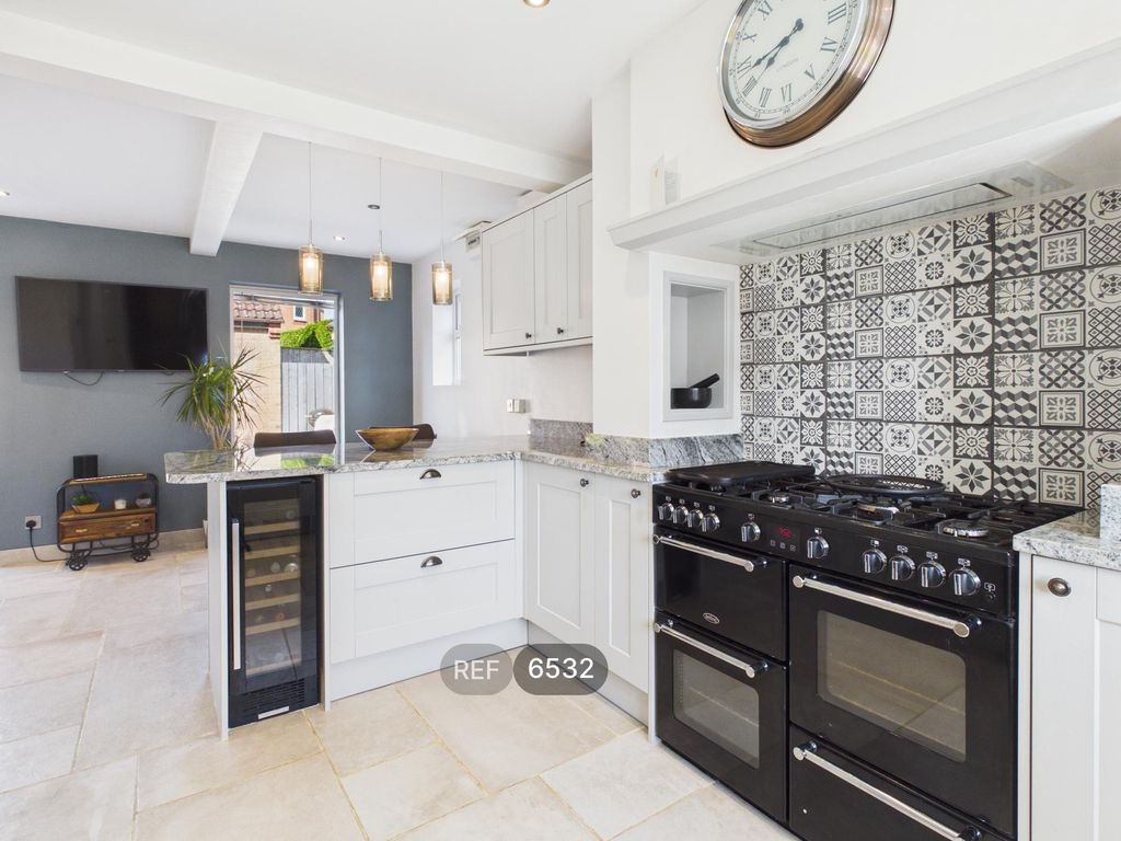 Additional image 2 of 4 bed detached house to rentPelham Close, Beverley HU17