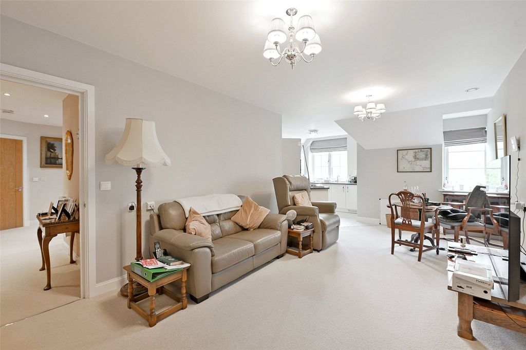 Additional image 6 of 2 bed flat to rentFosseway, Stow On The Wold, Cheltenham, Gloucestershire GL54