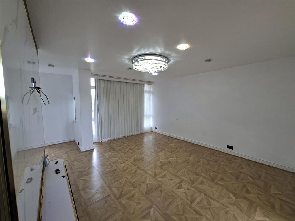 Additional image 4 of 5 bed terraced house to rentBramall Court, Peterborough PE3