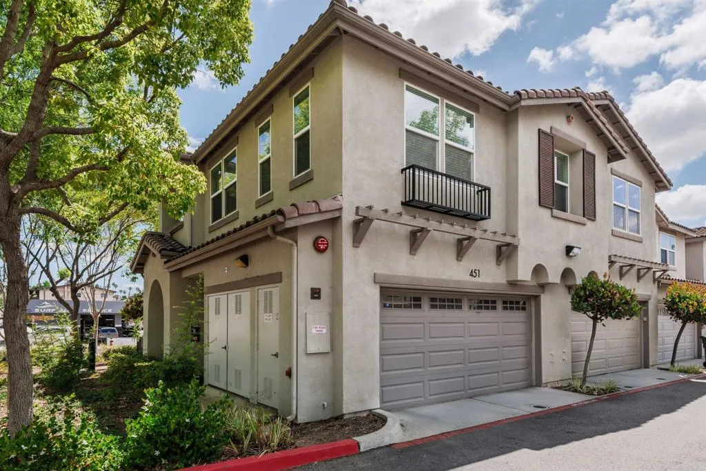 Additional image 3 of 451 Avenida De La Luna, Vista, CA 92083