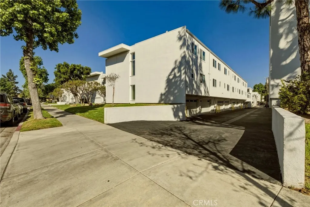 Additional image 3 of 4331 W Sarah Street Unit 10, Burbank, CA 91505