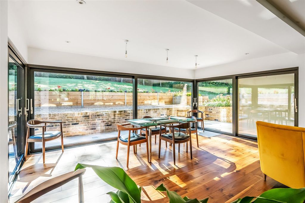 Additional image 5 of 5 bed detached house to rentGarden Close, Leatherhead KT22