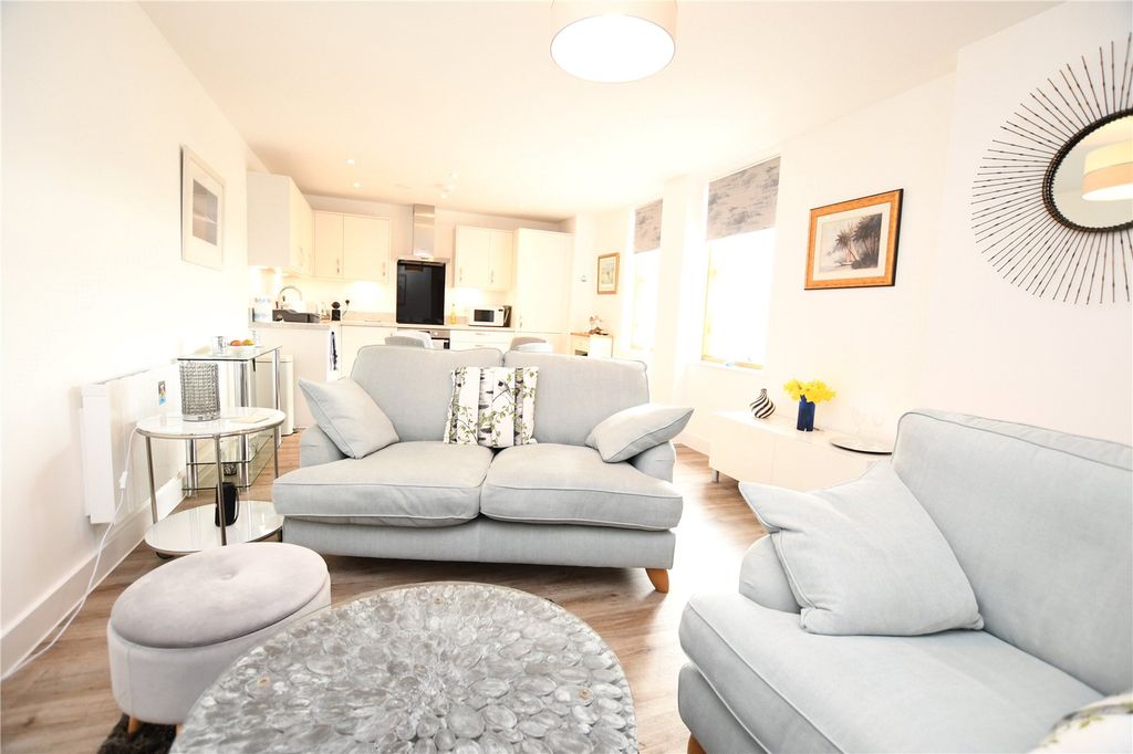 Additional image 4 of 2 bed flat to rentBeach Road, Weston-Super-Mare, North Somerset BS23