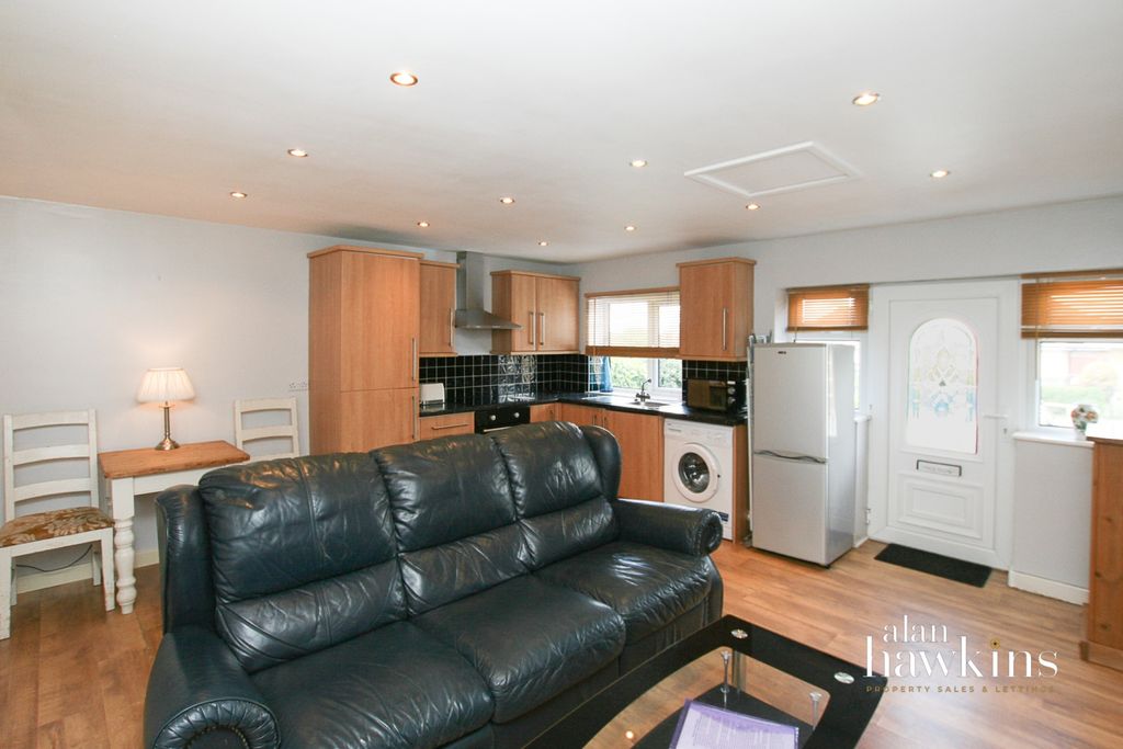 Additional image 2 of 1 bed detached bungalow to rentWhitehill Lane, Royal Wootton Bassett SN4