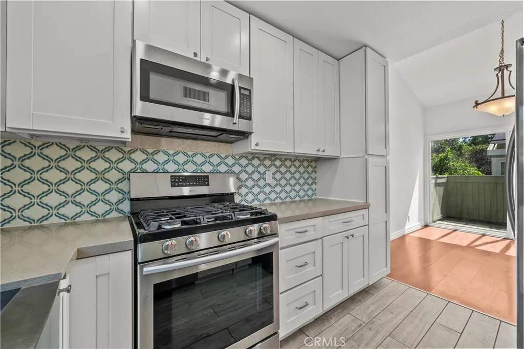 Additional image 19 of 22117 Burbank Blvd Unit 5, Woodland Hills, CA 91367