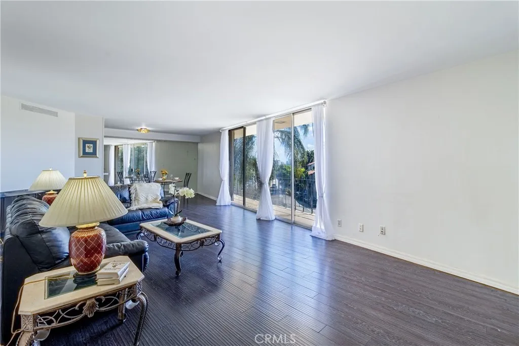 Additional image 3 of 2260 N North Cahuenga Boulevard Unit 302, Los Angeles, CA 90068