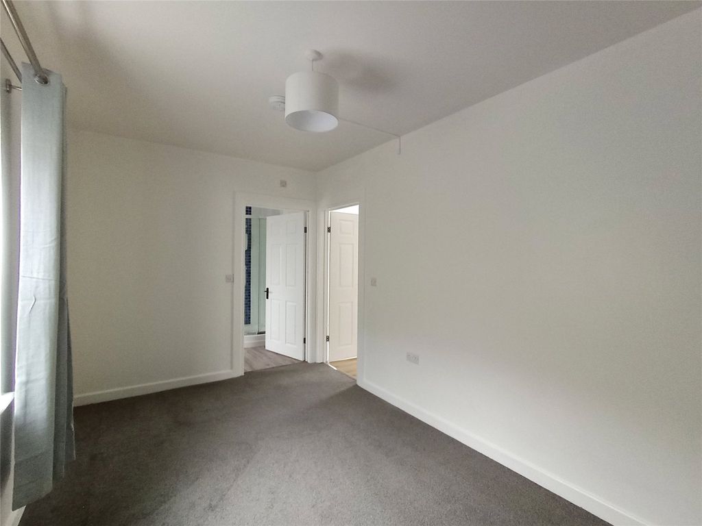 Additional image 7 of 1 bed flat to rentFlat 1 Poole House, Francis Street, Milford Haven, Pembrokeshire SA73