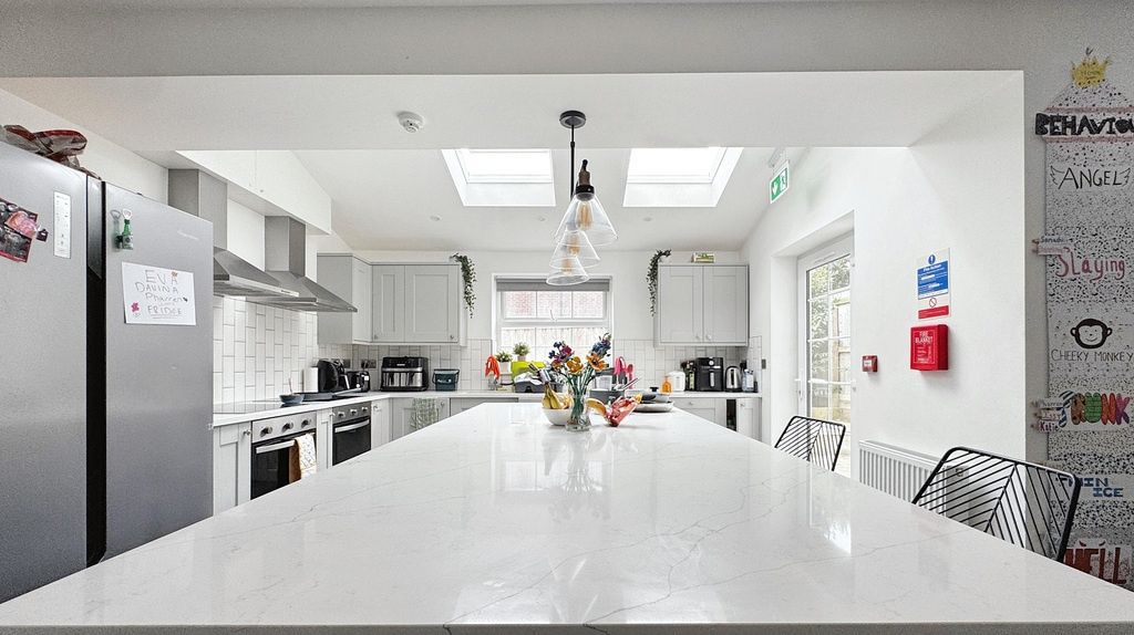 Additional image 2 of 7 bed semi-detached house to rentCrome Road, Bristol BS7