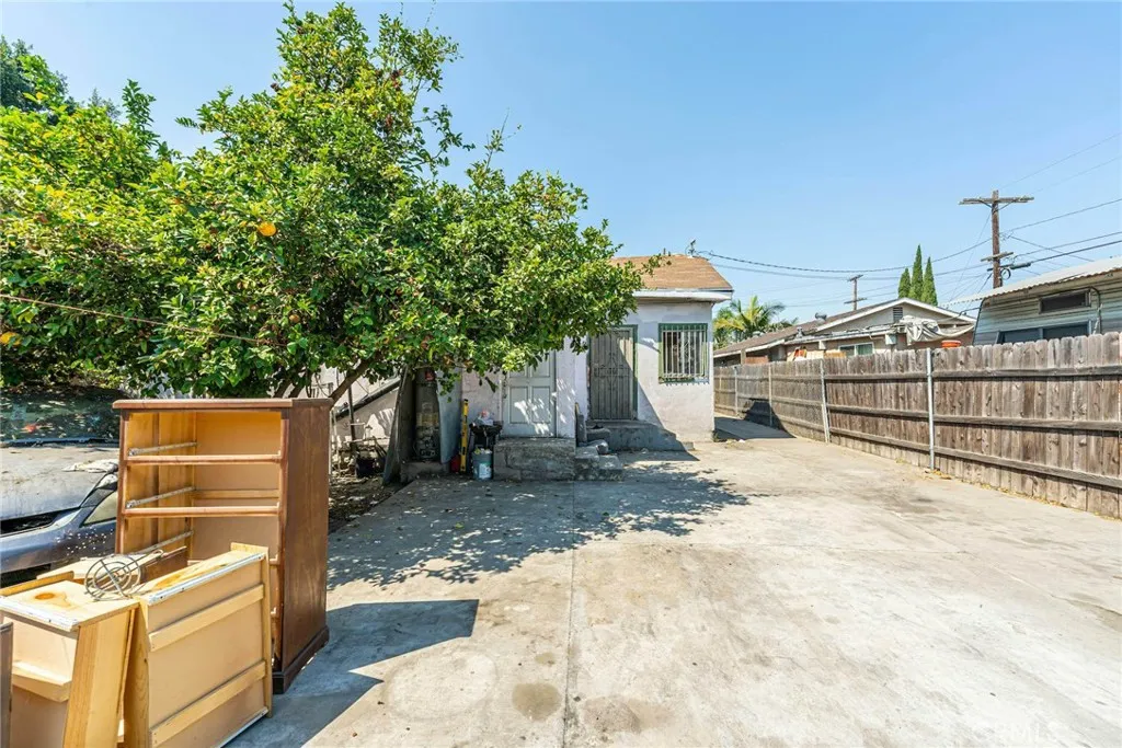 Additional image 11 of 11422 Willowbrook Ave, Los Angeles, CA 90059