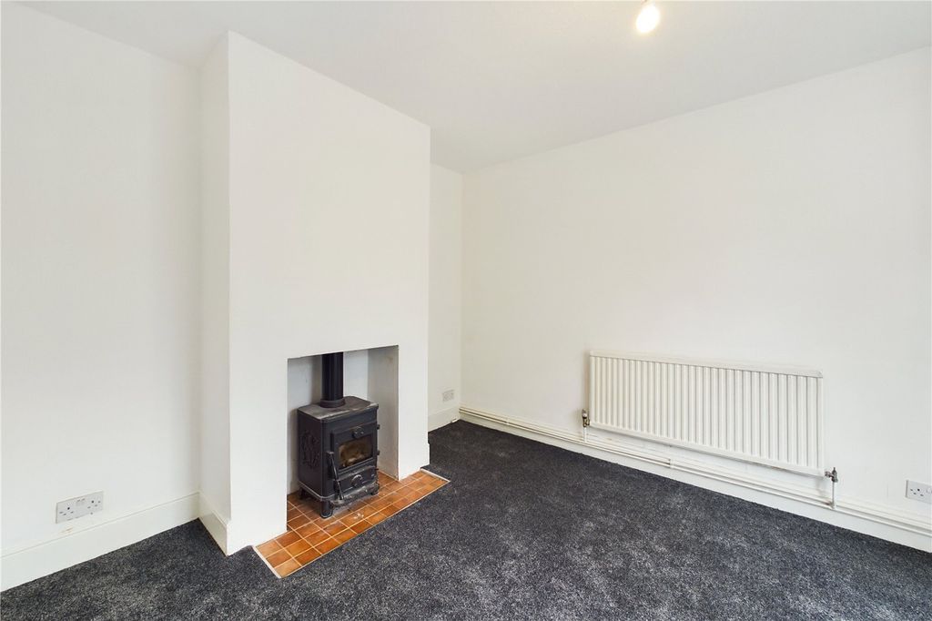 Additional image 2 of 2 bed terraced house to rentHambridge Road, Newbury, Berkshire RG14