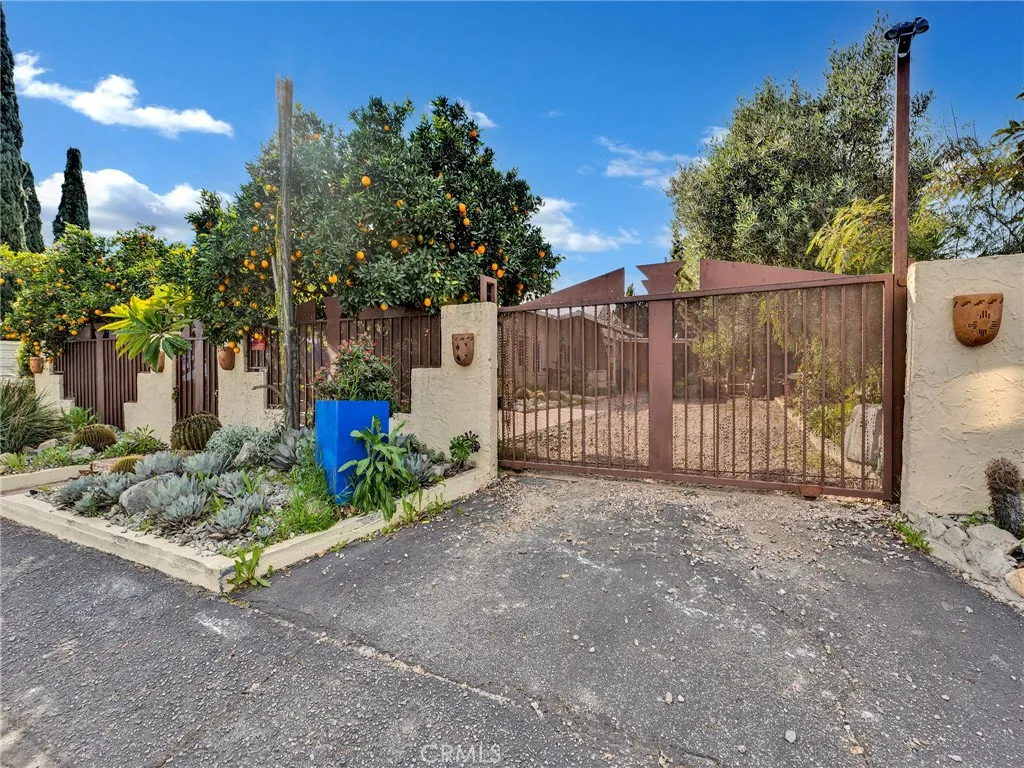 6033 Fulcher Ave, North Hollywood, CA 91606